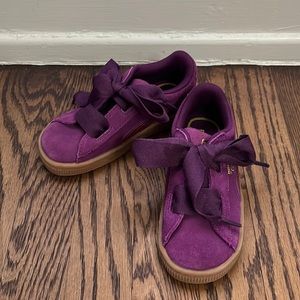 NWOT Kids Puma sneakers with bow detail. Size 10